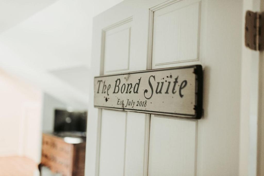 The Bond 1835 Hotel สกานีทาเลส ภายนอก รูปภาพ
